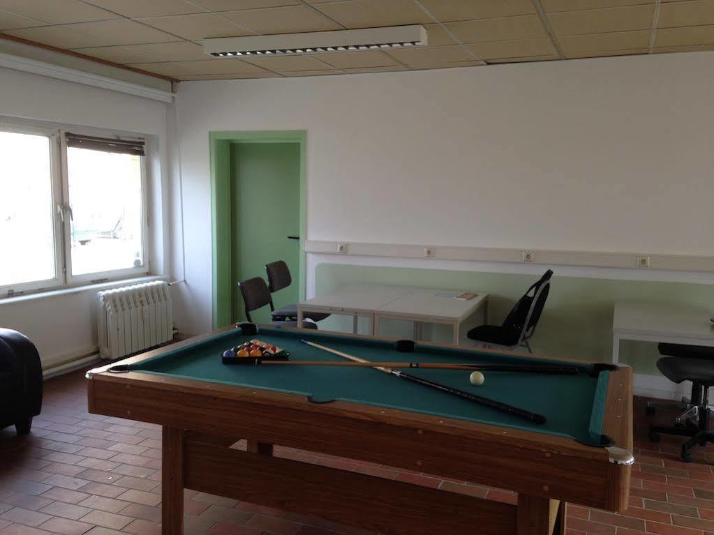 M&R Motel Росток Екстериор снимка